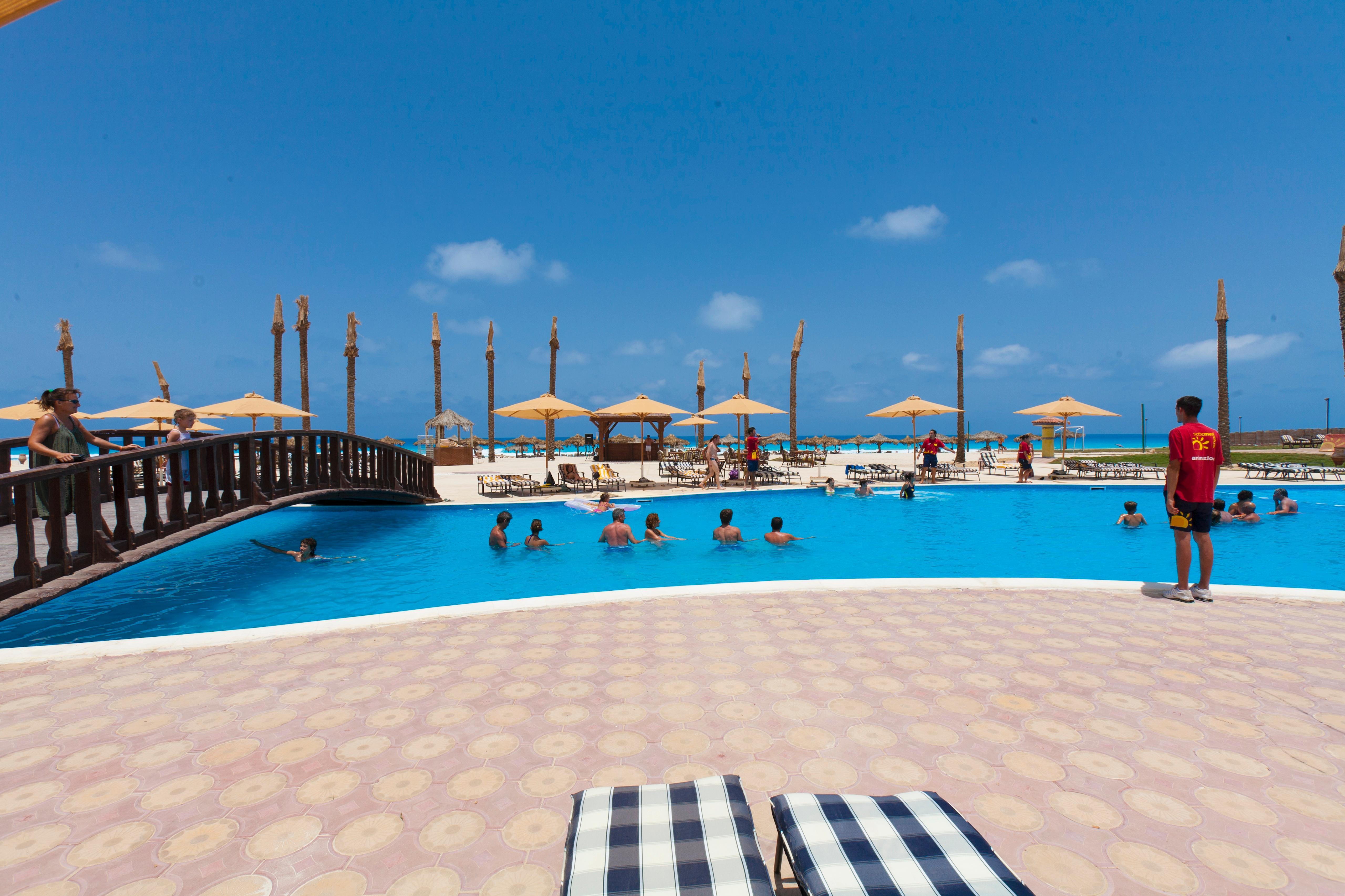Borg El Arab Beach Resort Exterior foto The swimming pool at the resort