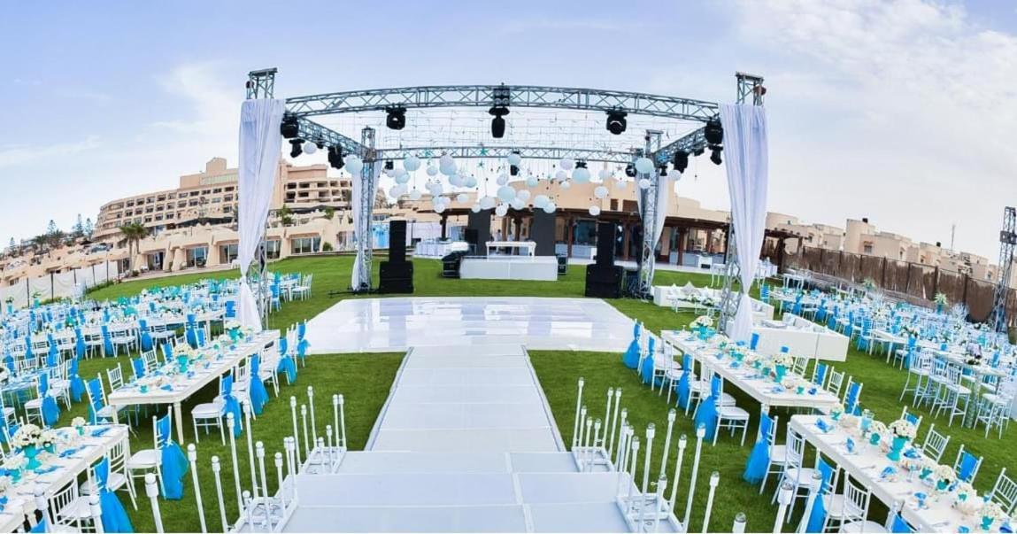 Borg El Arab Beach Resort Exterior foto The lawn at the Grand Hotel
