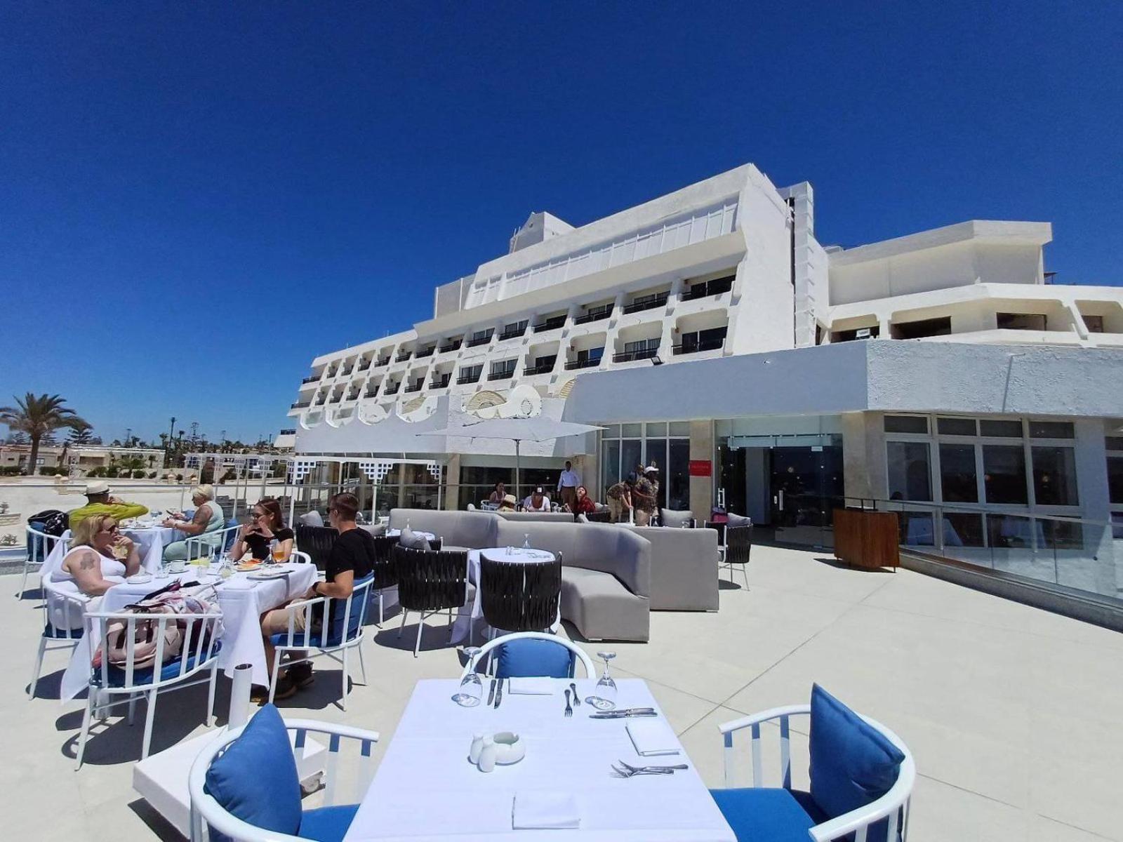 Borg El Arab Beach Resort Exterior foto The hotel's main restaurant